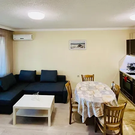 Beach Apartments Pomorie Поморие